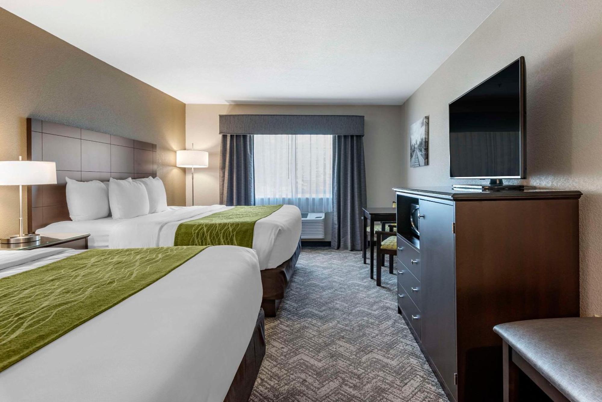 Comfort Inn & Suites Tualatin - Lake Oswego South Экстерьер фото
