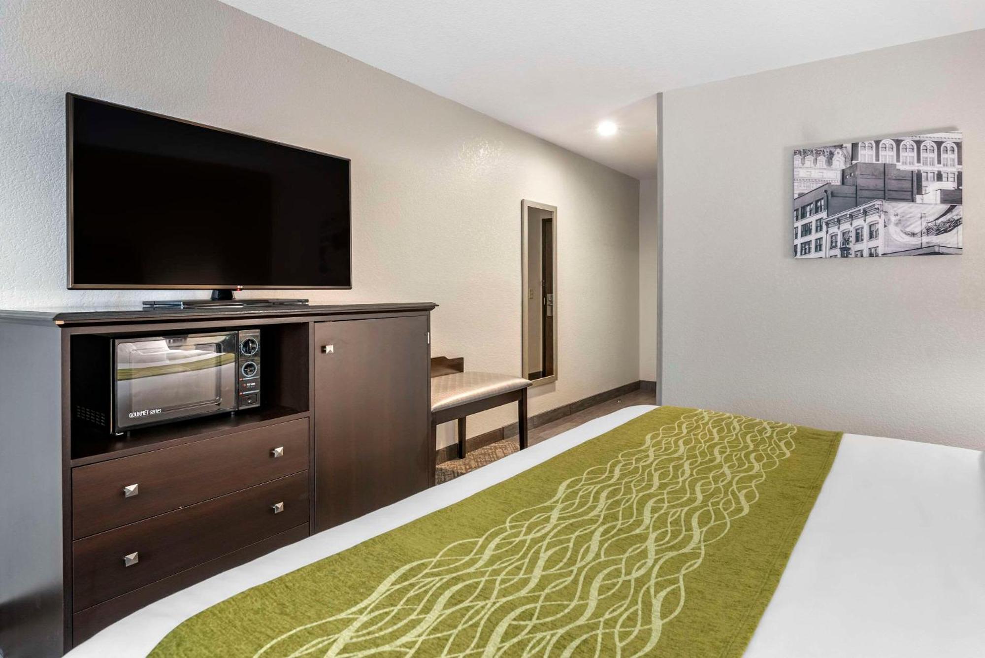 Comfort Inn & Suites Tualatin - Lake Oswego South Экстерьер фото