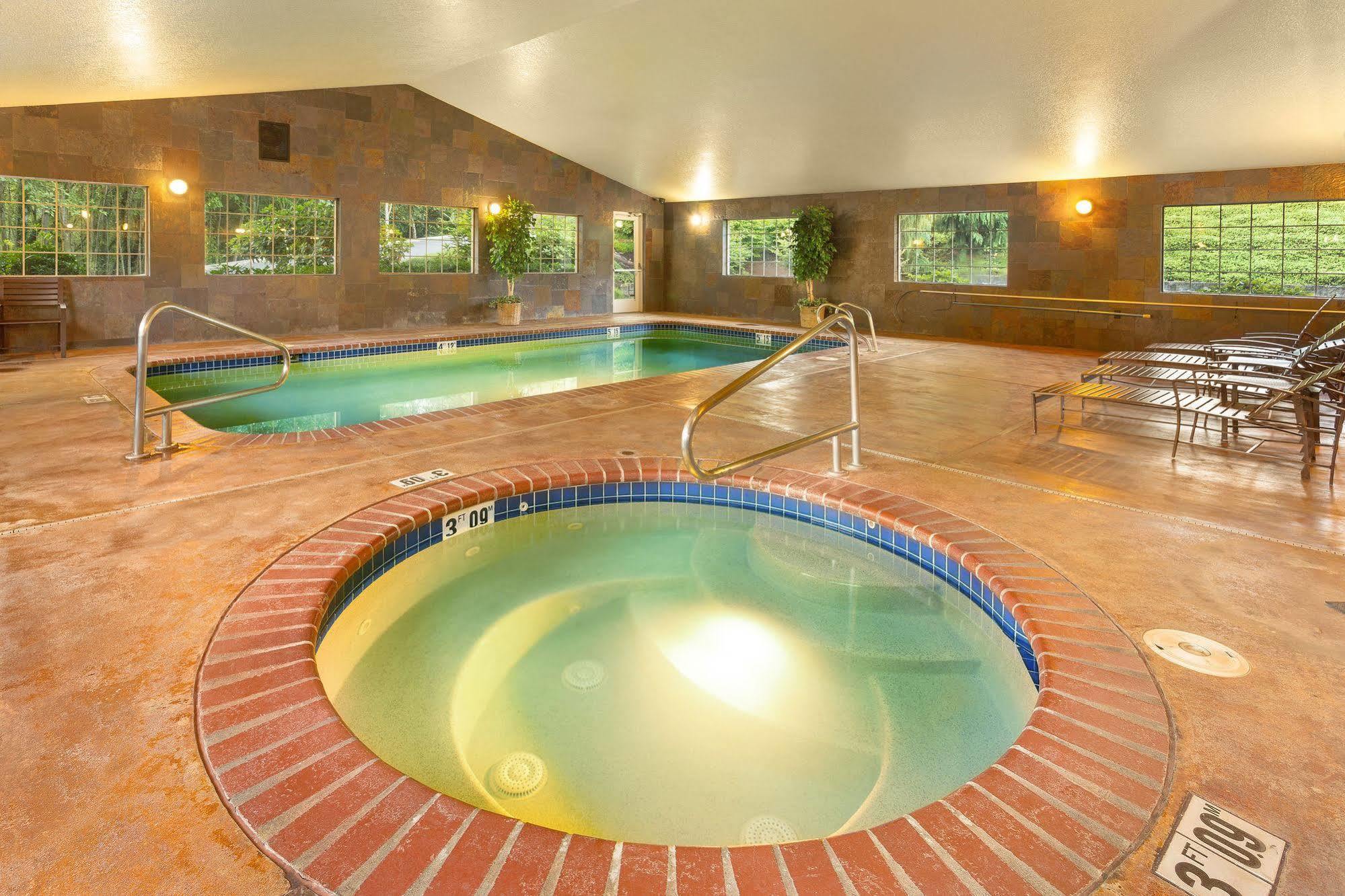 Comfort Inn & Suites Tualatin - Lake Oswego South Экстерьер фото